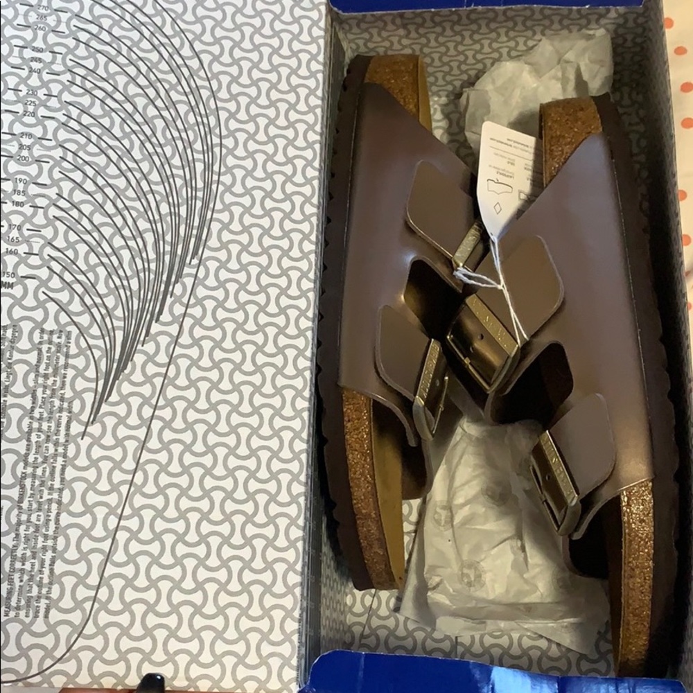 BNIB women’s Metallic taupe Birkenstock sandal.